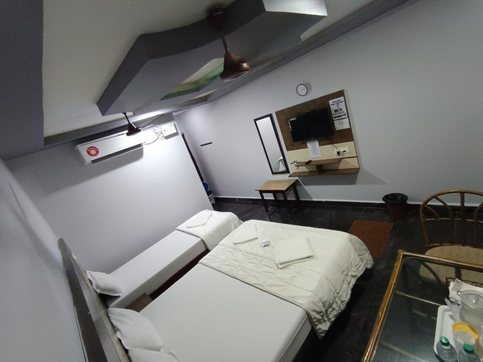 Sri Murugan Beach Paradise Hotel マハーバリプラム エクステリア 写真