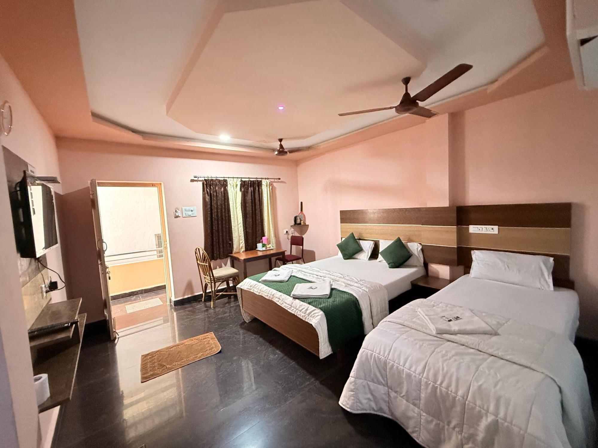 Sri Murugan Beach Paradise Hotel マハーバリプラム エクステリア 写真